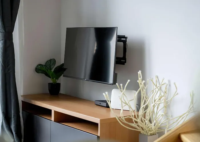 Pet Friendly Cozy With Balcony In By Renters